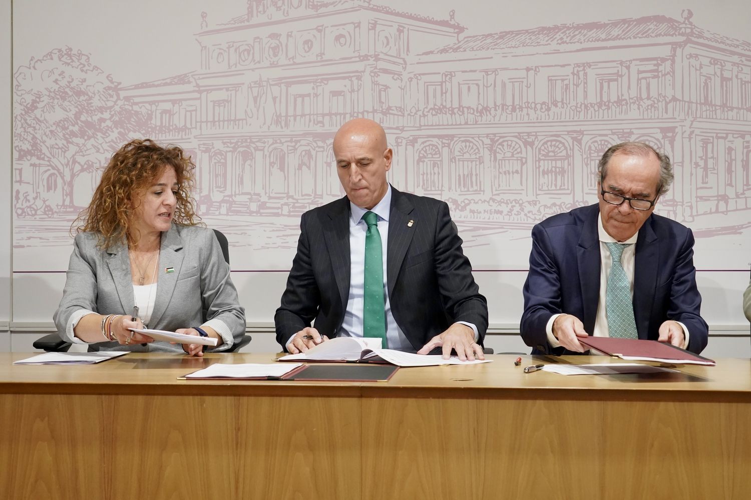 Firma del acuerdo marco entre el Ayuntamiento de León, FELE, CCOO y UGT | Campìllo / ICAL