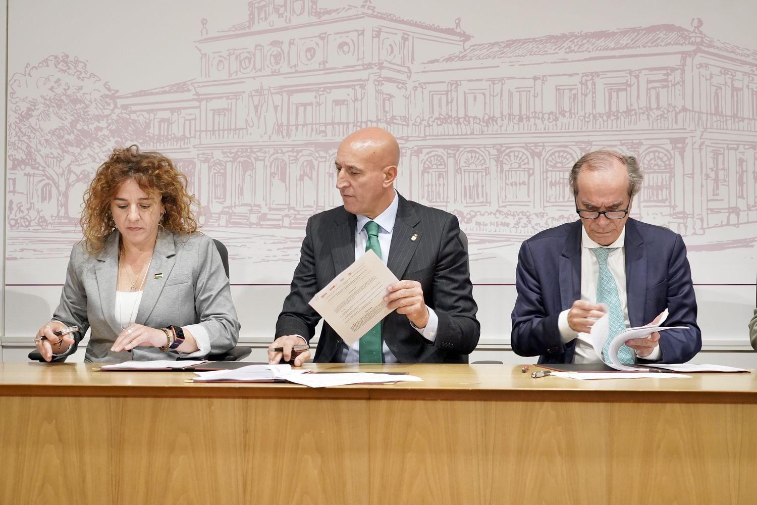 Firma del acuerdo marco entre el Ayuntamiento de León, FELE, CCOO y UGT | Campìllo / ICAL
