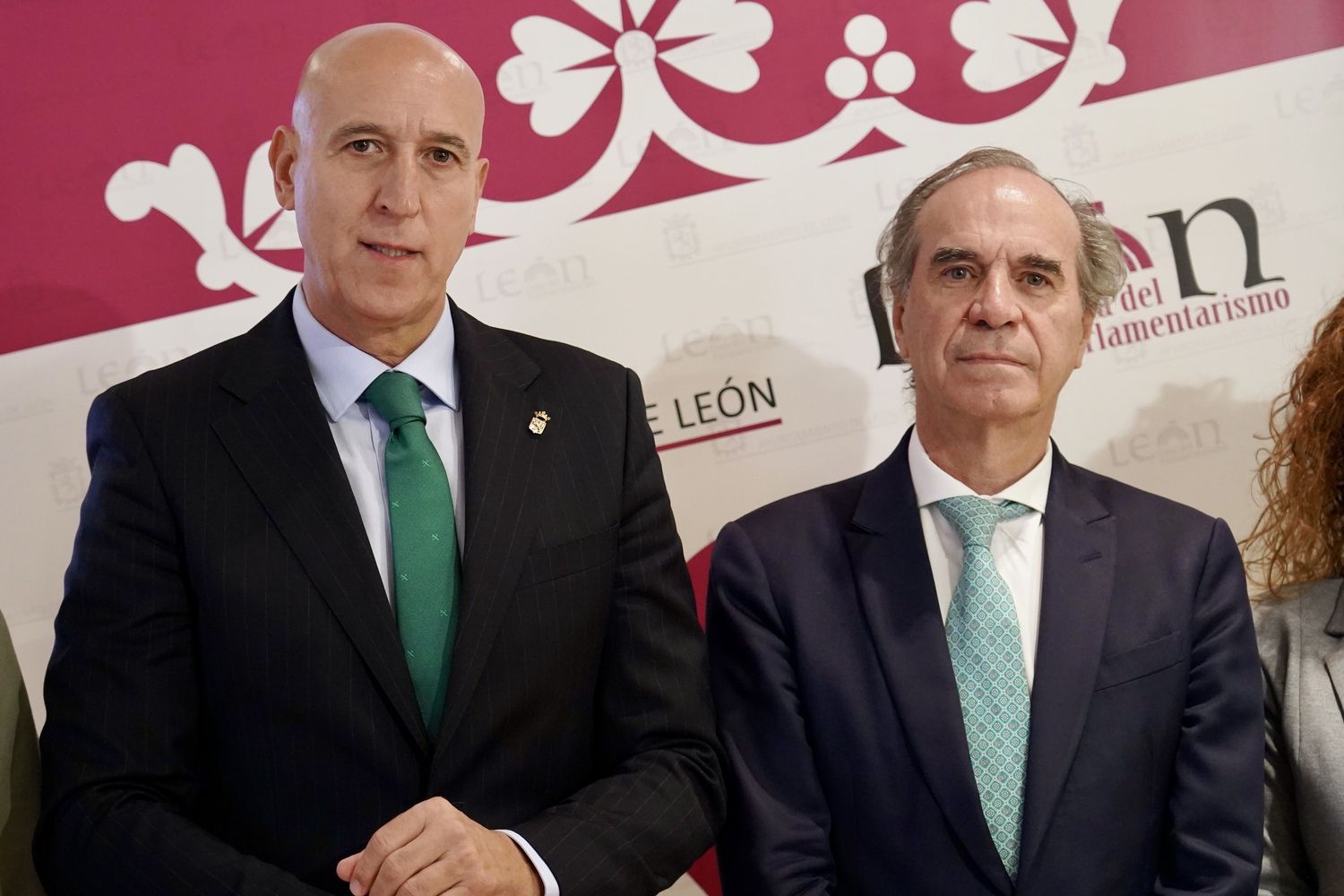 Firma del acuerdo marco entre el Ayuntamiento de León, FELE, CCOO y UGT | Campìllo / ICAL