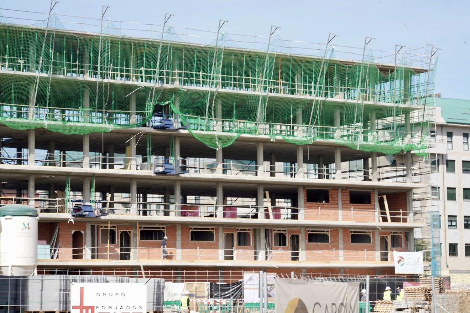 El Consejero de Medio Ambiente, Vivienda y Ordenación del Territorio, Juan Carlos Suárez-Quiñones, visita las obras de las viviendas colaborativas de la Palomera en León | Campillo / ICAL El Consejero de Medio Ambiente, Vivienda y Ordenación del Territorio, Juan Carlos Suárez-Quiñones, visita las obras de las viviendas colaborativas de la Palomera en León | Campillo / ICAL