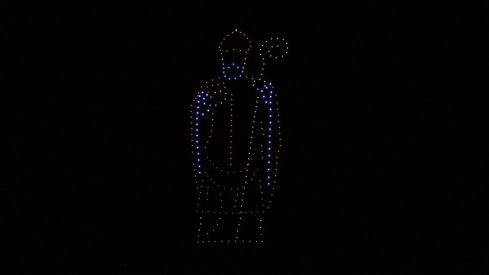 Tecnología y tradición se unen para iluminar la noche previa a San Froilán en León | José Martín