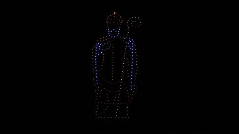 Tecnología y tradición se unen para iluminar la noche previa a San Froilán en León | José Martín