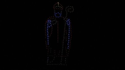 Tecnología y tradición se unen para iluminar la noche previa a San Froilán en León | José Martín