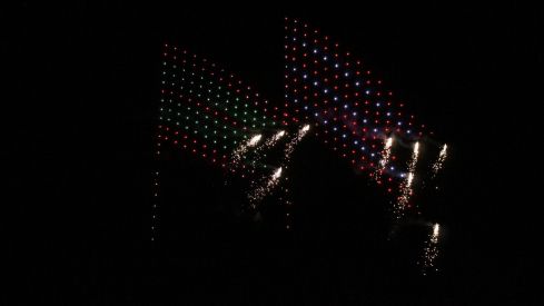 Tecnología y tradición se unen para iluminar la noche previa a San Froilán en León | José Martín