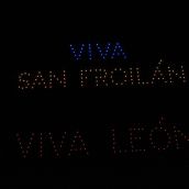 Tecnología y tradición se unen para iluminar la noche previa a San Froilán en León | José Martín