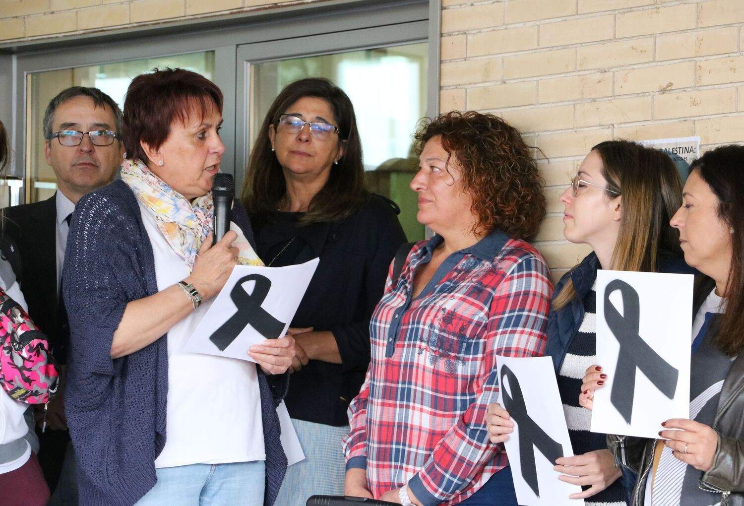 Silencio y dolor en la Facultad de Educación de la ULE en recuerdo a la estudiante y poeta Arancha Barrientos