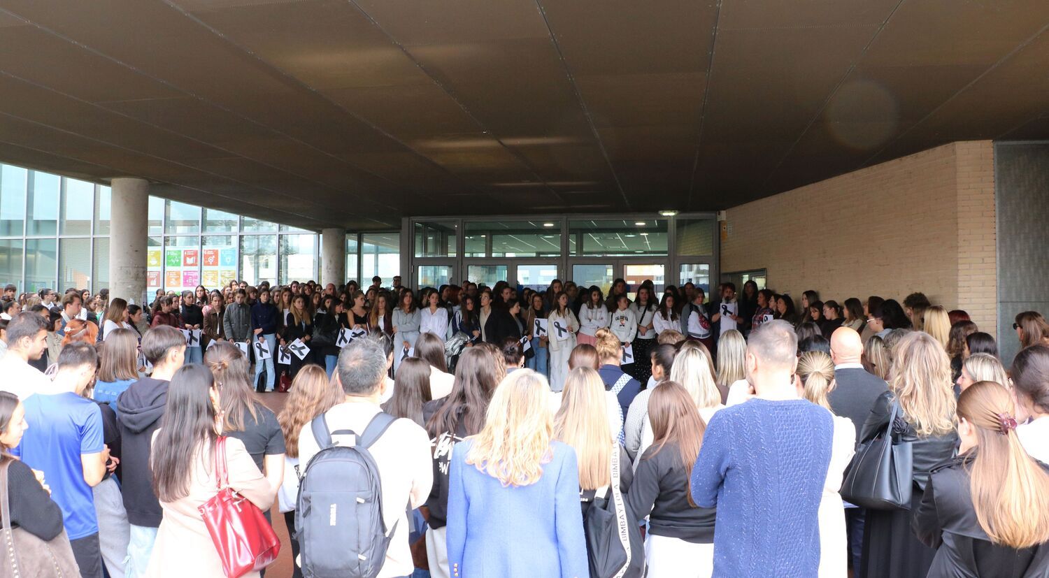 2025 10 08 Minuto silencio Educación 09