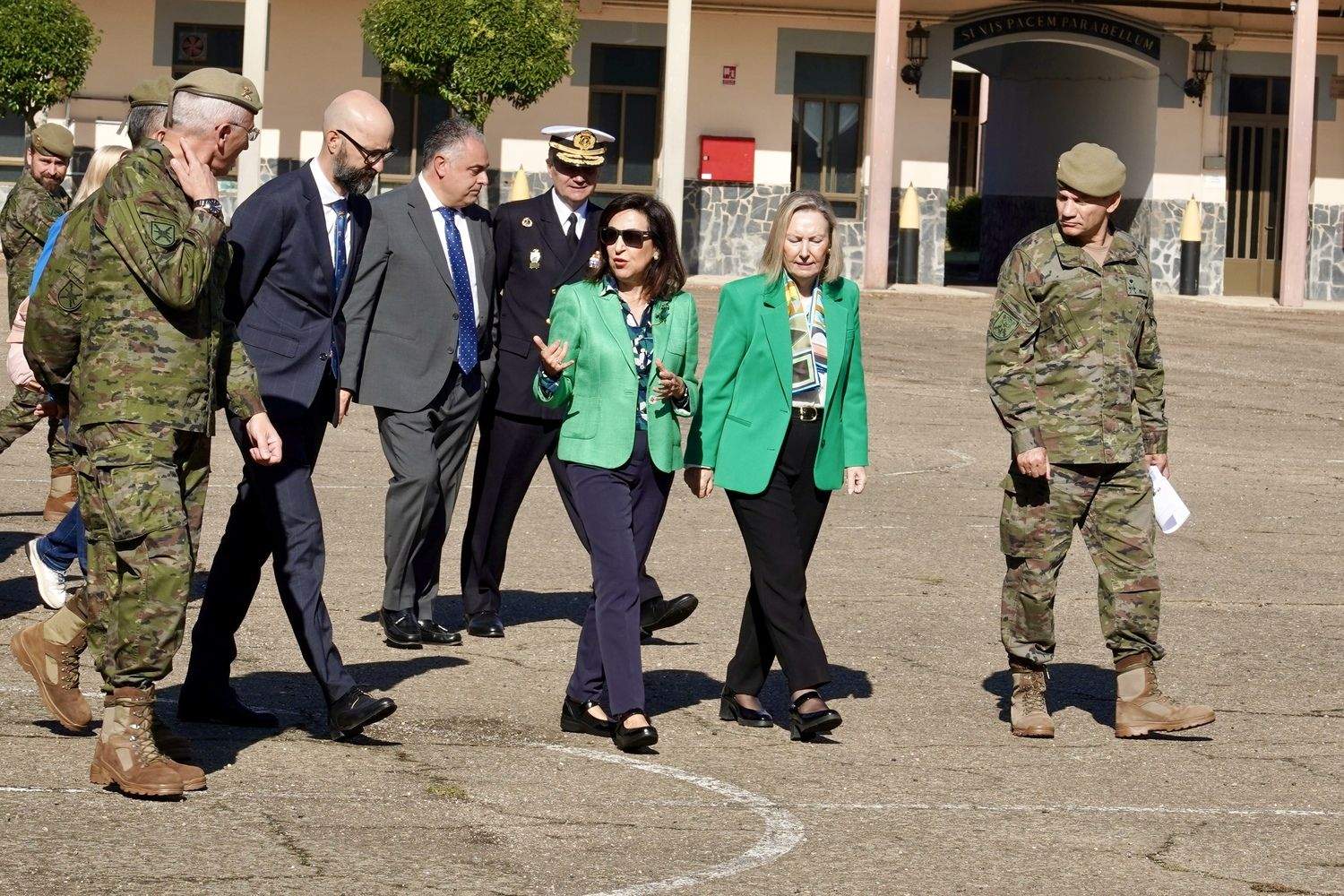 La ministra de Defensa, Margarita Robles, visita el Regimiento de Artillería Lanzacohetes de Campaña (Ralca 63) del Ejército de Tierra, con sede en el Acuartelamiento Santocildes de Astorga | Campillo / ICAL
