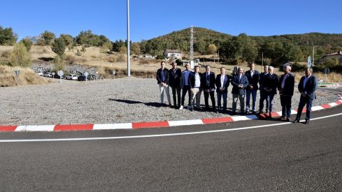 El consejero de Movilidad recibe la renovación de la LE-626 entre La Robla y Robles de la Valcueva (León) | Campillo / ICAL