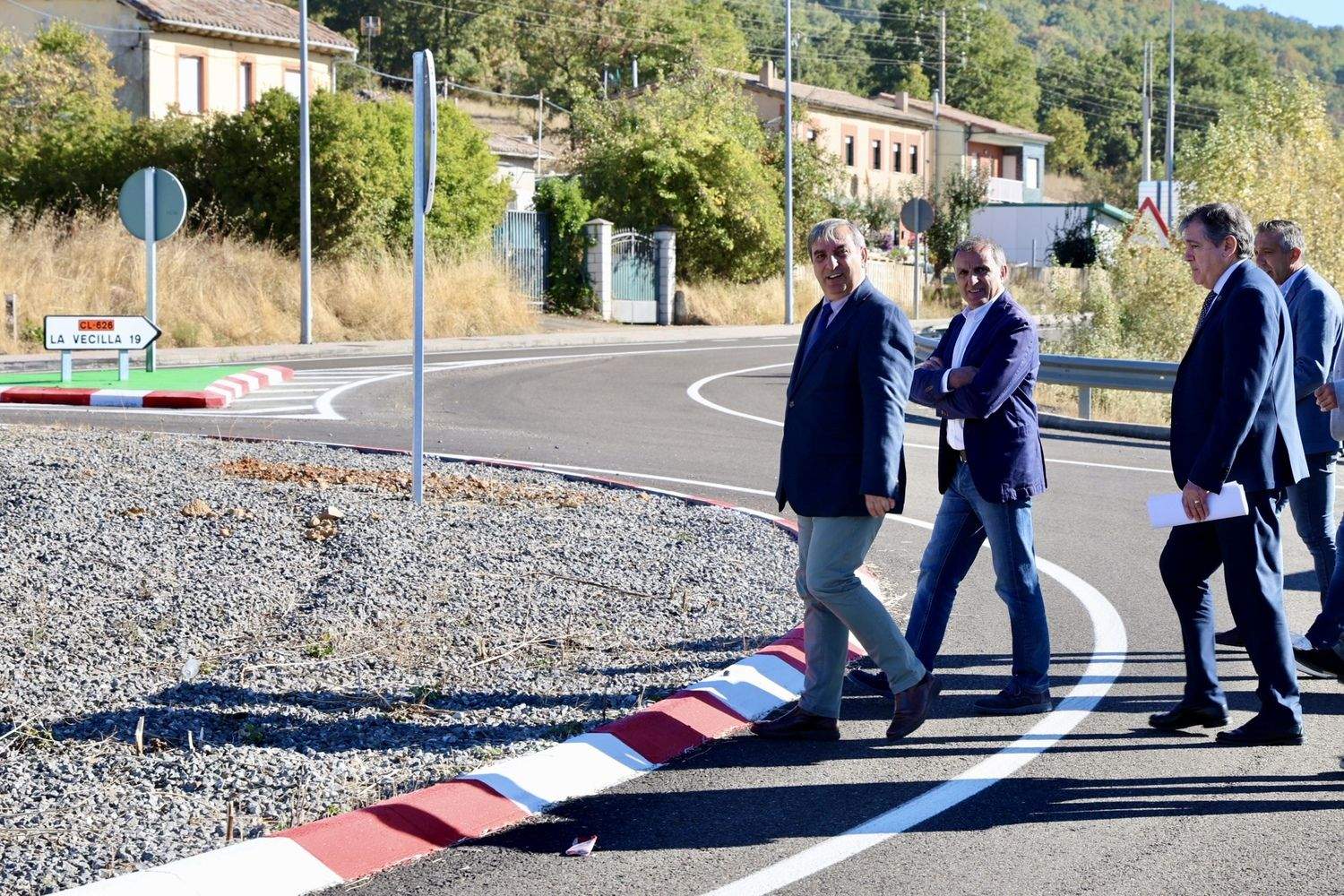 El consejero de Movilidad y Transformación Digital, José Luis Sanz Merino, presenta las obras de mejora llevadas a cabo en la carretera CL-626 | Campillo / ICAL