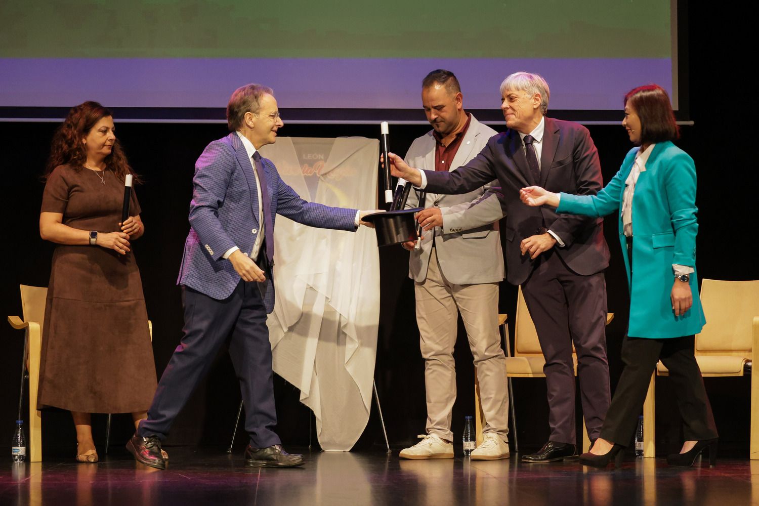 Presentación de la XXII edición del Festival Internacional León Vive la Magia 2025 | Campillo / ICAL