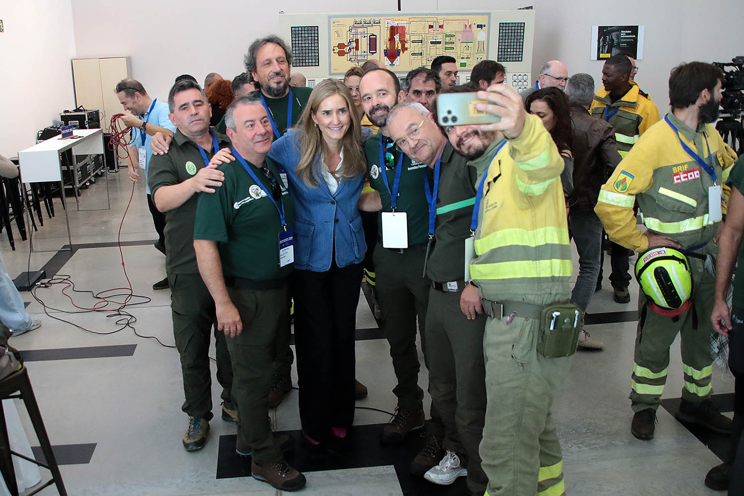 Peio García ICAL. La vicepresidenta Sara Aagesen y el delegado del Gobierno, Nicanor Sen, se reúnen con brigadistas BRIF en la segunda jornada de la Convención por un Pacto de Estado frente a la Emergencia Climática.