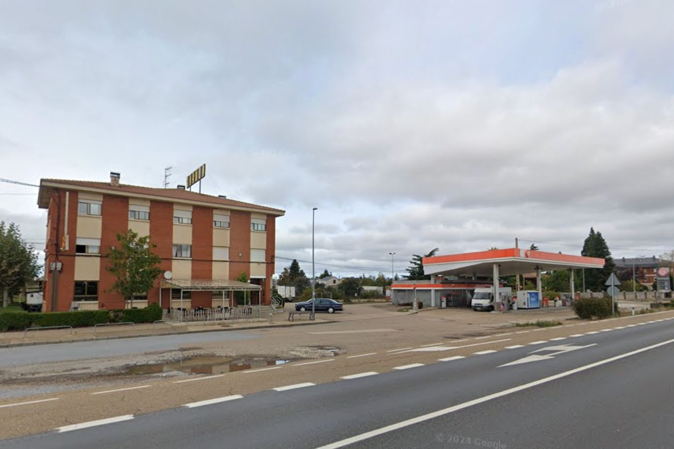 Al menos un herido y un carril cortado tras un accidente en la N-120 en Villadangos del Páramo Al menos un herido y un carril cortado tras un accidente en la N-120 en Villadangos del Páramo