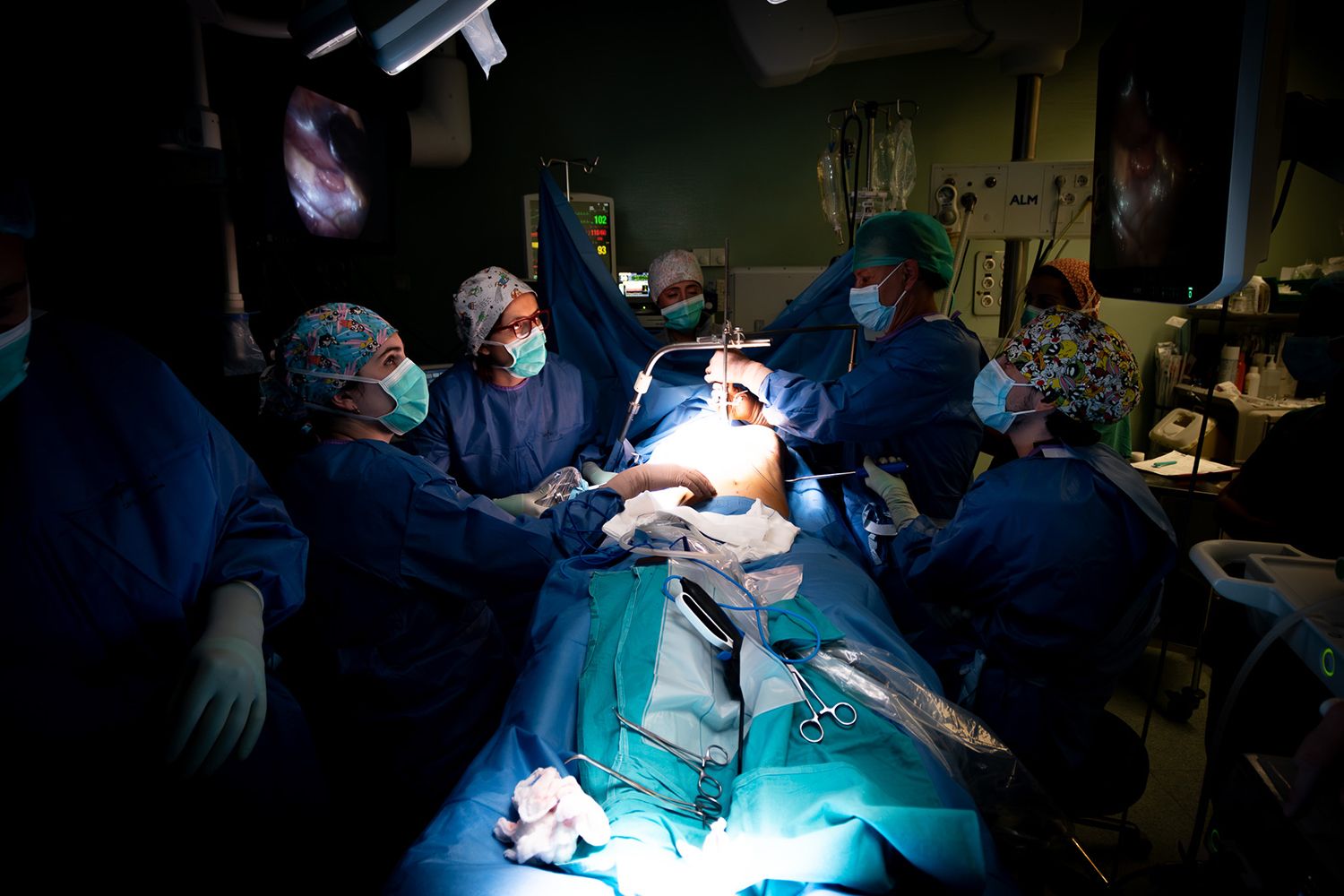 Jcyl / ICAL . El Caule opera con una técnica mínimamente invasiva a cuatro niños con deformidad congénita del tórax