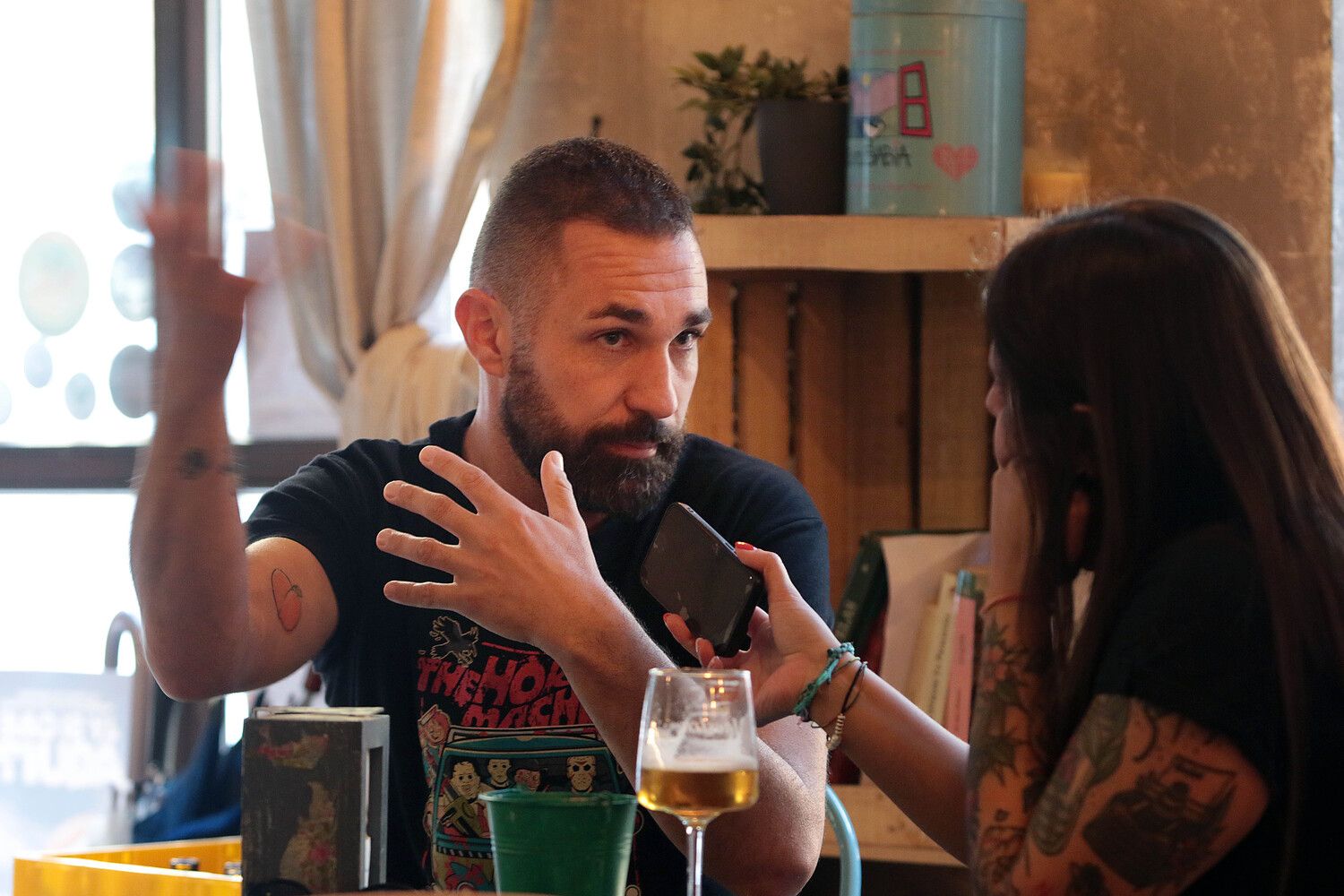 Marcos Castro, organizador de la Poetry Slam León, en el Café Bar Bellas Artes | Peio García / ICAL 