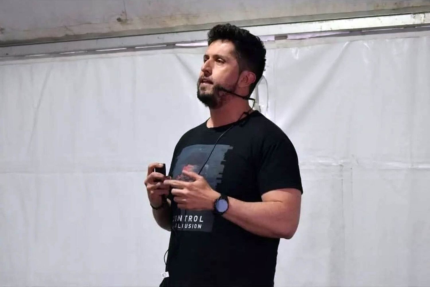 Marcos Castro, organizador de la Poetry Slam León, en el Café Bar Bellas Artes | Peio García / ICAL 