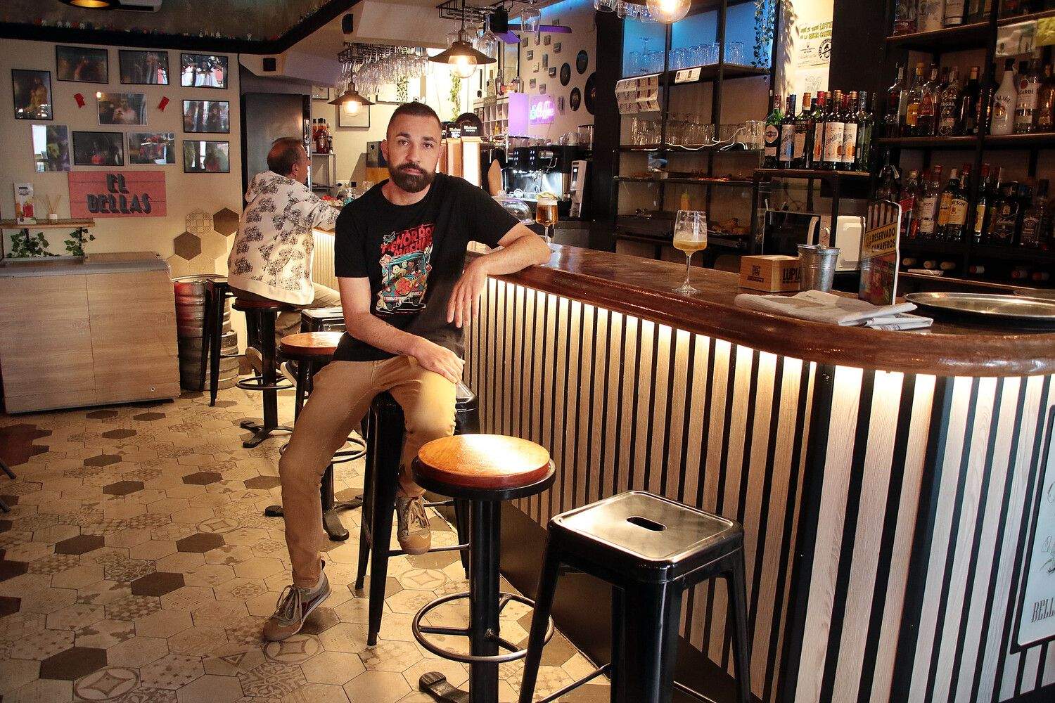 Marcos Castro, organizador de la Poetry Slam León, en el Café Bar Bellas Artes | Peio García / ICAL 