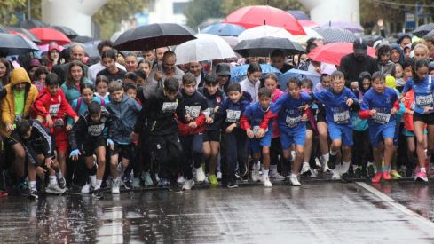 La lluvia protagoniza los 10KM 'León, Cuna del Parlamentarismo' | José Martín