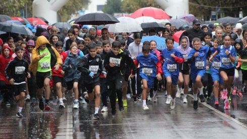 La lluvia protagoniza los 10KM 'León, Cuna del Parlamentarismo' | José Martín