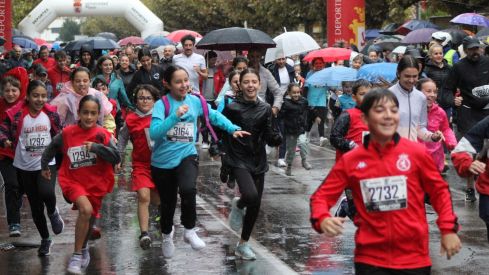 La lluvia protagoniza los 10KM 'León, Cuna del Parlamentarismo' | José Martín