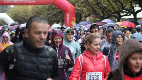 La lluvia protagoniza los 10KM 'León, Cuna del Parlamentarismo' | José Martín