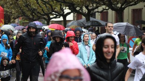 La lluvia protagoniza los 10KM 'León, Cuna del Parlamentarismo' | José Martín