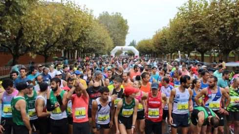 La lluvia protagoniza los 10KM 'León, Cuna del Parlamentarismo' | José Martín