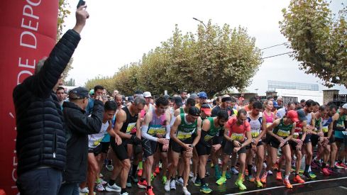 La lluvia protagoniza los 10KM 'León, Cuna del Parlamentarismo' | Peio García / ICAL