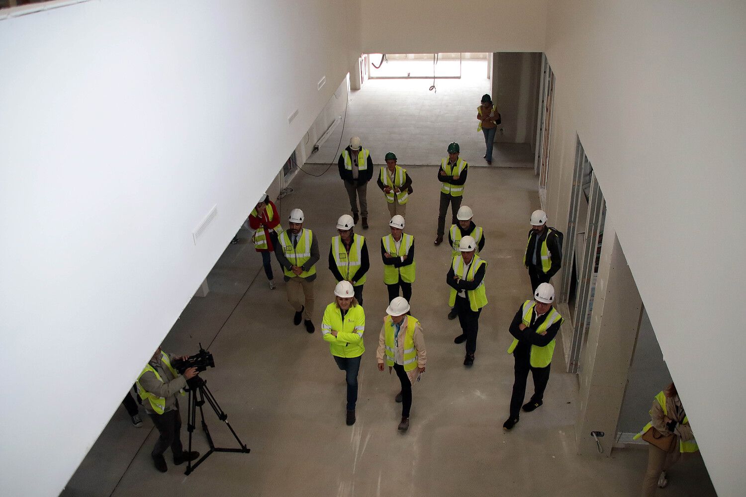 La vicepresidenta de la Junta de Castilla y León y consejera de Familia e Igualdad de Oportunidades, Isabel Blanco, visita las obras de la Unidad de Valoración de León | Peio García / ICAL