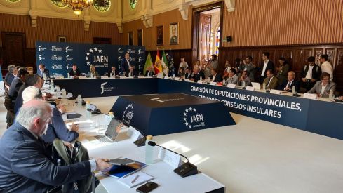 Courel reclama una legislación adaptada a los pequeños municipios en la Comisión de Diputaciones de la FEMP