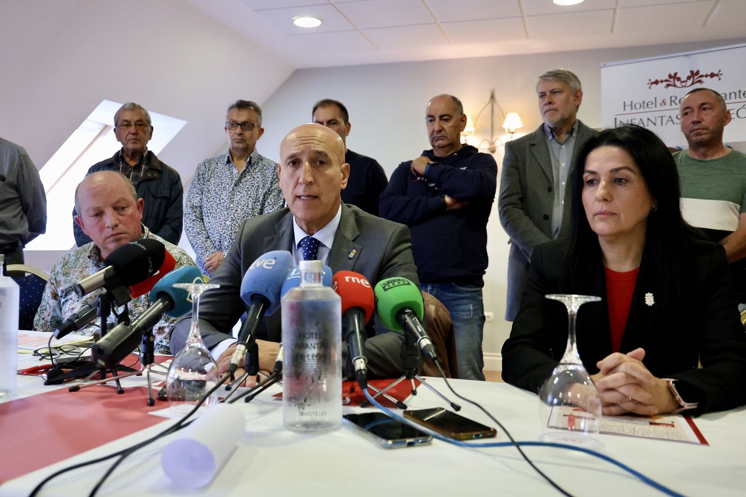 Rueda de prensa en la que José Antonio Diez, destacó el problema que supone el cambio de horario de la línea León-Madrid | Campillo / ICAL