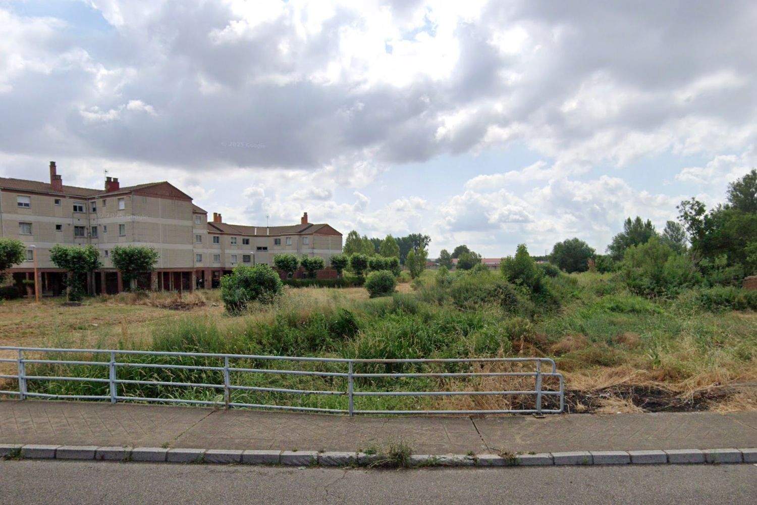 La CHD pide al Ayuntamiento de León que cumpla sus obligaciones en materia de limpieza en la Presa del Bernesga