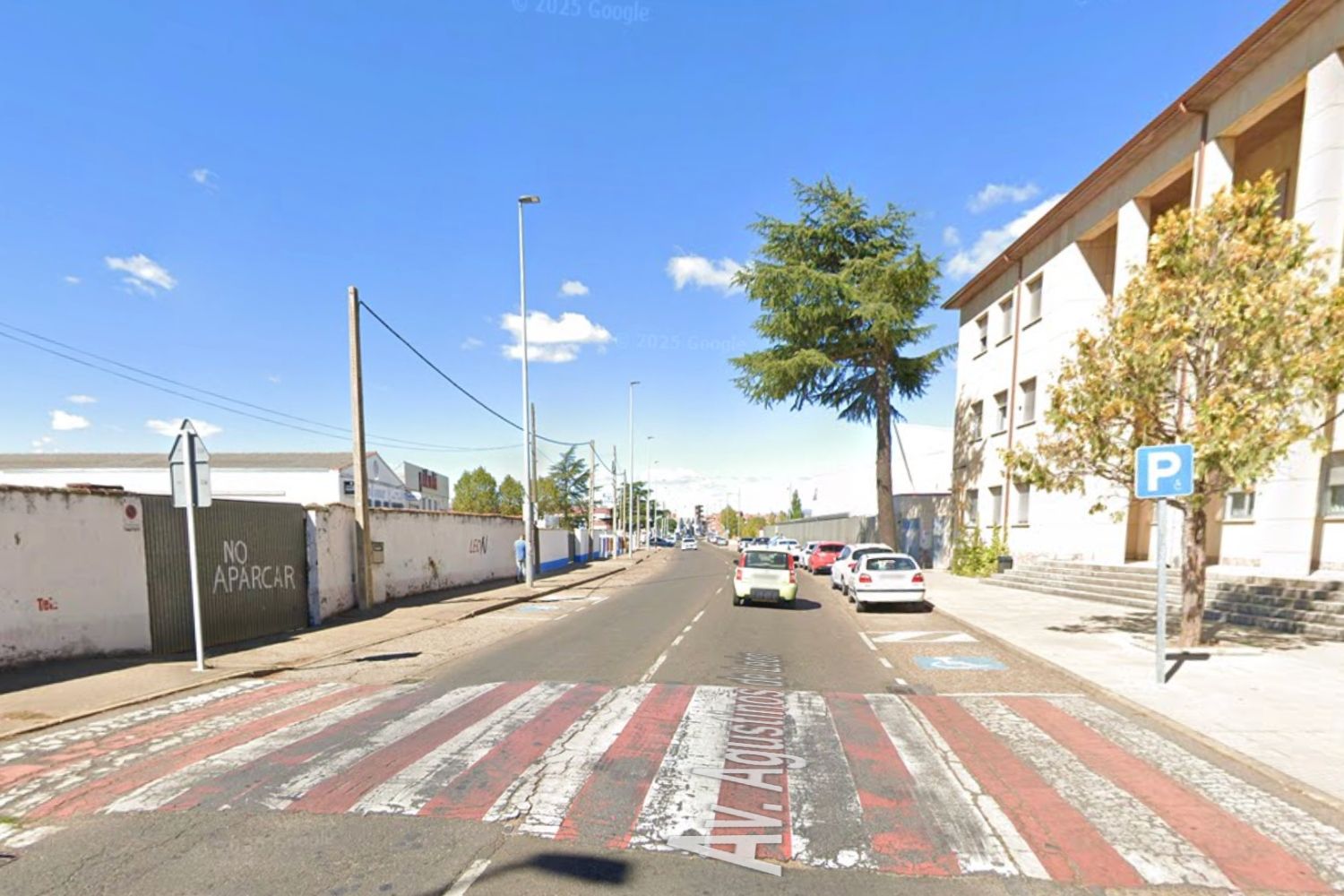 Atropellan a una madre y a su hijo frente al colegio de los Agustinos de León Atropellan a una madre y a su hijo frente al colegio de los Agustinos de León