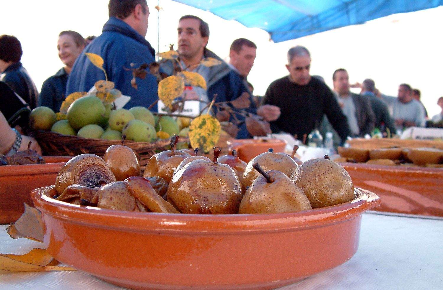Acisa de las Arrimadas (León) celebra el XXII Día de la Pera Asadera con homenaje a los afectados por los incendios de verano | Peio García / ICAL Acisa de las Arrimadas (León) celebra el XXII Día de la Pera Asadera con homenaje a los afectados por los incendios de verano | Peio García / ICAL