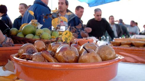 Acisa de las Arrimadas (León) celebra el XXII Día de la Pera Asadera con homenaje a los afectados por los incendios de verano | Peio García / ICAL