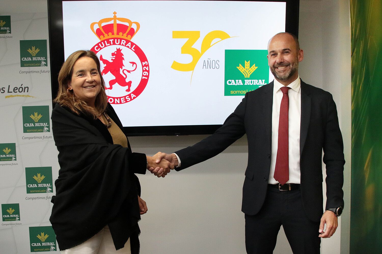 Presentación del patrocinio de Caja Rural a la Cultural y Deportiva Leonesa de Baloncesto | Peio García / ICAL