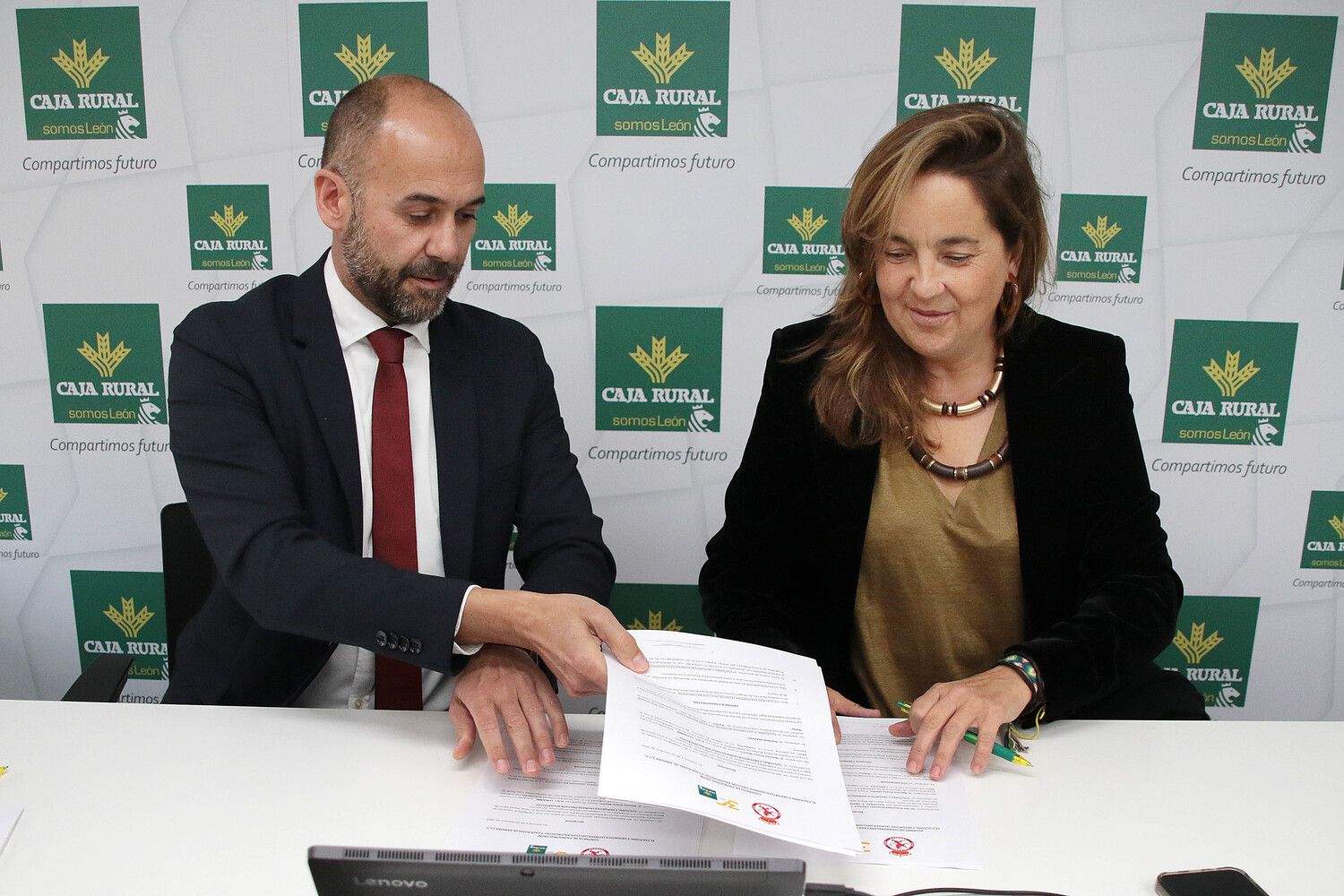 Presentación del patrocinio de Caja Rural a la Cultural y Deportiva Leonesa de Baloncesto | Peio García / ICAL
