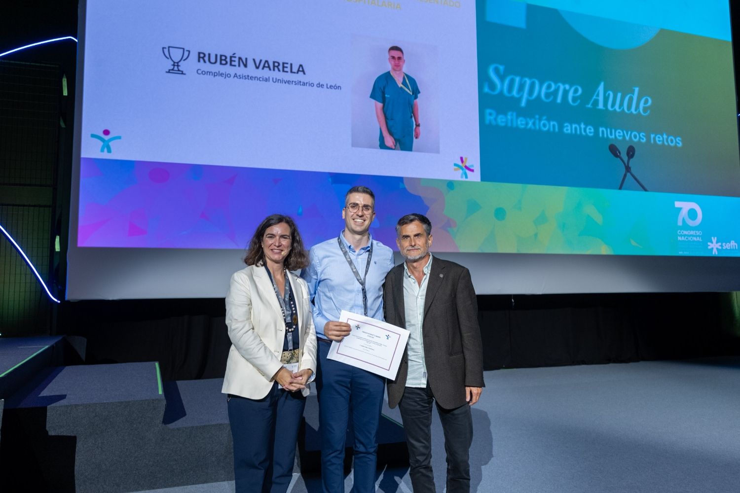 El farmacéutico del CAULE, Rubén Varela, premiado como Mejor Residente por su contribución a la investigación en enfermedades raras