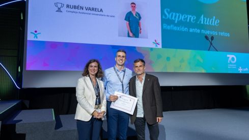 El farmacéutico del CAULE, Rubén Varela, premiado como Mejor Residente por su contribución a la investigación en enfermedades raras