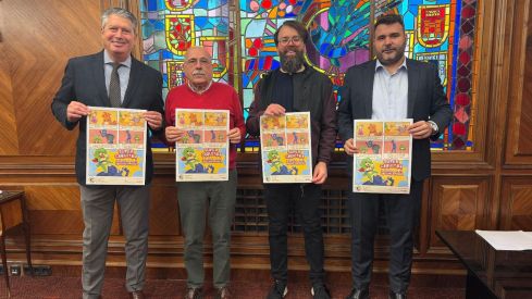 MásQPerros lanza en León la campaña ‘Super Caquítala’ para concienciar sobre la recogida de excrementos