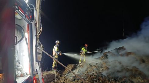 Dos incendios en Riaño (León) en una misma noche afectan al polígono industrial y a una procesadora | Diputación de León