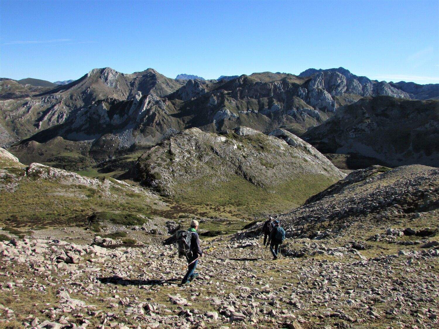 Un montañero leonés culmina el primer recorrido por la Cordillera Cantábrica de extremo a extremo | ICAL Un montañero leonés culmina el primer recorrido por la Cordillera Cantábrica de extremo a extremo | ICAL