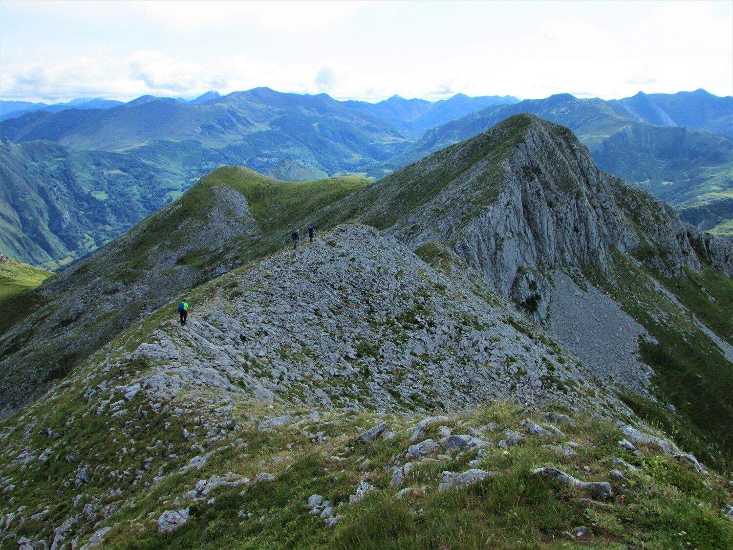 Un montañero leonés completa la primera Transcantábrica ascendiendo 215 cumbres | ICAL Un montañero leonés completa la primera Transcantábrica ascendiendo 215 cumbres | ICAL