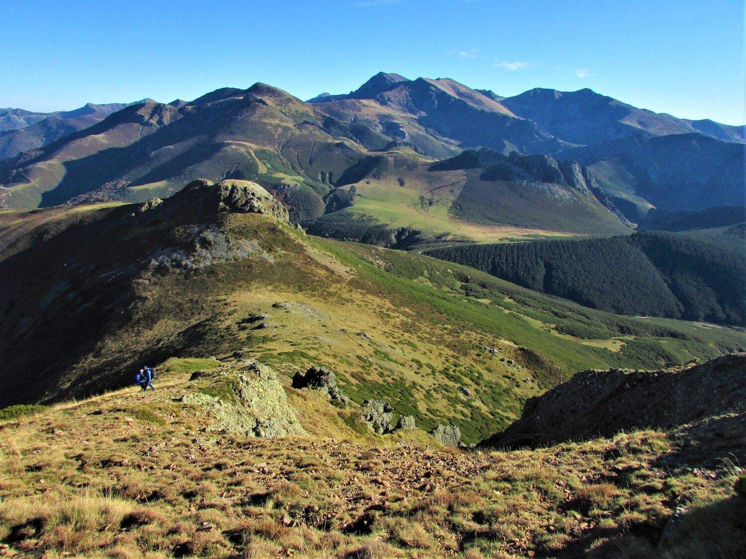 Un montañero leonés culmina el primer recorrido por la Cordillera Cantábrica de extremo a extremo | ICAL Un montañero leonés culmina el primer recorrido por la Cordillera Cantábrica de extremo a extremo | ICAL