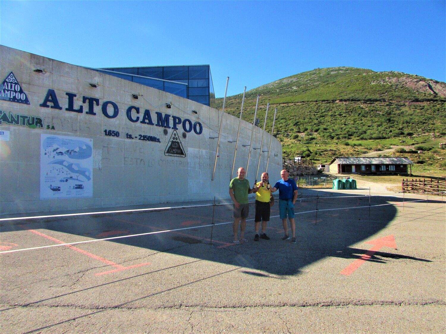 Un montañero leonés culmina el primer recorrido por la Cordillera Cantábrica de extremo a extremo | ICAL Un montañero leonés culmina el primer recorrido por la Cordillera Cantábrica de extremo a extremo | ICAL