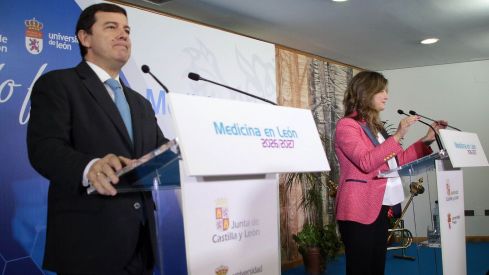  El presidente de la Junta de Castilla y León, Alfonso Fernández Mañueco, se reúne con la rectora de la Universidad de León, Nuria González | Peio García / ICAL