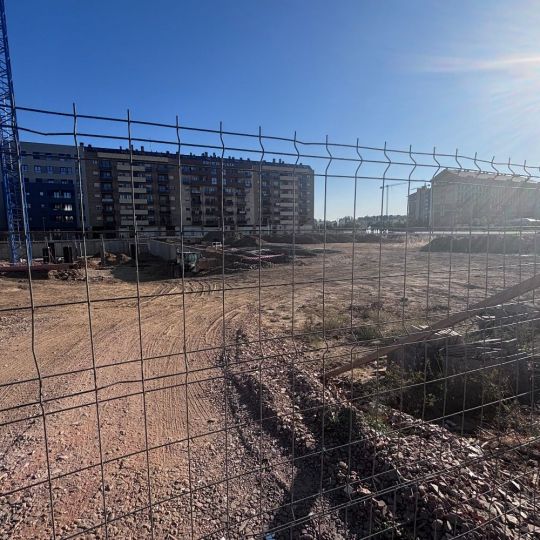 Parcela en construcción en el barrio leonés de La Lastra 