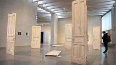 El consejero de Cultura, Turismo y Deporte, Gonzalo Santonja, presenta la exposición ‘Yoko Ono. Insound and Instructure’ | Foto: Peio García, ICAL