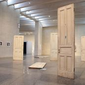 El consejero de Cultura, Turismo y Deporte, Gonzalo Santonja, presenta la exposición ‘Yoko Ono. Insound and Instructure’ | Foto: Peio García, ICAL