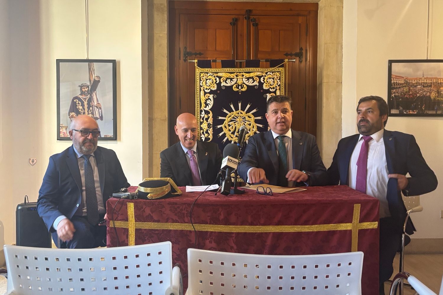 Presentación del concierto de la Agrupación Musical del Nazareno y la Agrupación Musical Virgen de los Reyes de Sevilla Presentación del concierto de la Agrupación Musical del Nazareno y la Agrupación Musical Virgen de los Reyes de Sevilla